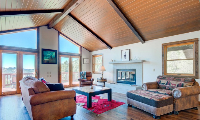 Bozeman House | Bozeman Secluded Sanctuary w/unique views, jacuzzi tub: The Canyon Lookout