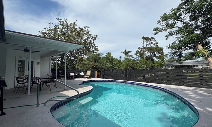 Palma Sola Condo | Bradenton Lakefront Vacation Rental Home with Heated Pool and Water Views