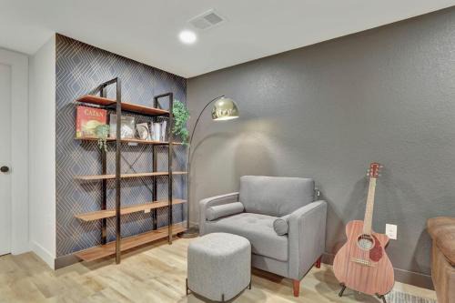 Scenic Heights Apartment | Brand New Arvada Guest Suite Sauna Fire Pit