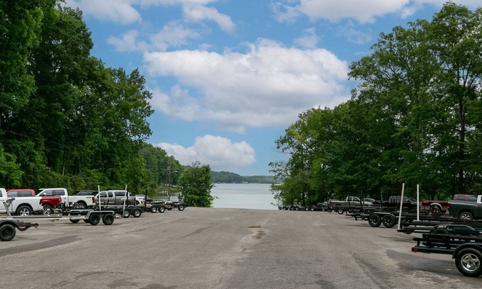 Estill Springs House | Brand New House on the Lake behind Boat Ramp! Bring Your Boat! Sleeps 16!