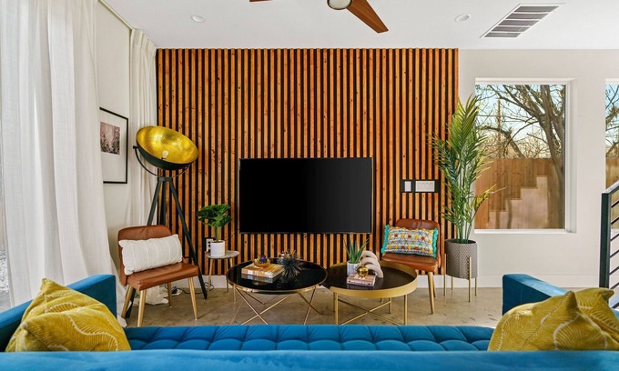 Govalle House | Brand new Luxe Modern Retreat in East Austin | Google Fiber | Patio | Fire pit