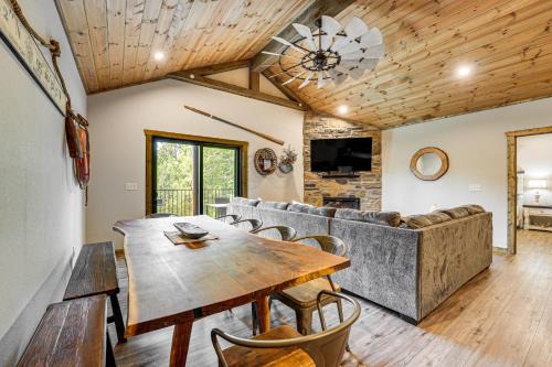 Indian Point House | Branson Cabin with Pool Access and Private Boat Slip!