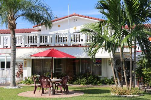Lauderdale-by-the-Sea Hotel | Breakaway Inn Guest House
