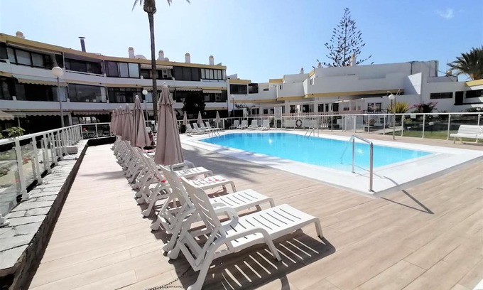 San Agustin Apartment | breakfast in the sun
