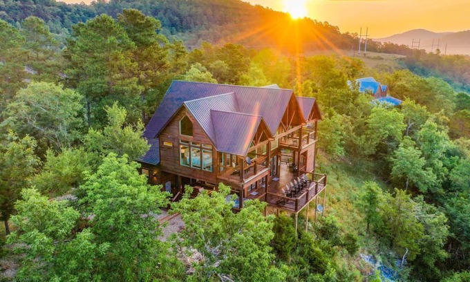 Broken Bow Cabin | Breathtaking views, rare find!