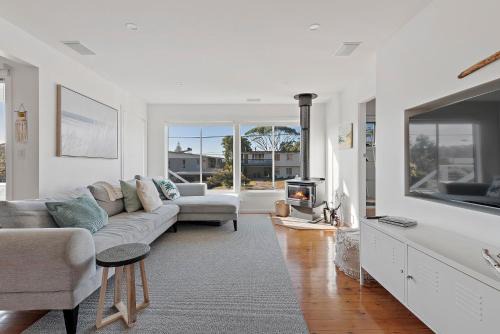Mollymook Beach House | Breezeway Mollymook