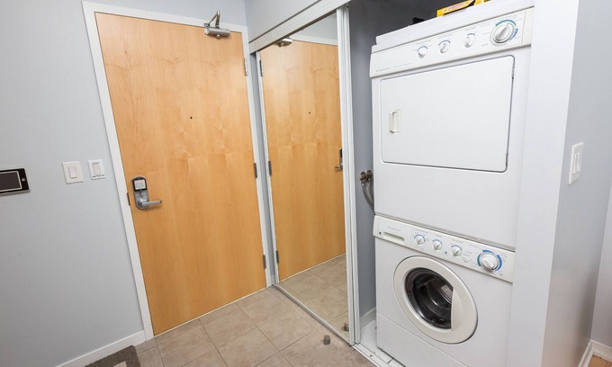 Downtown Toronto Condo | Bremner Blvd-CN Tower-Union Station