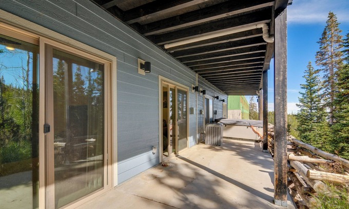 Brian Head Apartment | Brian Head Retreat w/Deck, Shuttle to Ski Slopes!