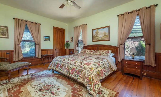 Candler Apartment | Brickell Suite, Engadine’s Vintage Charm with Modern Shower