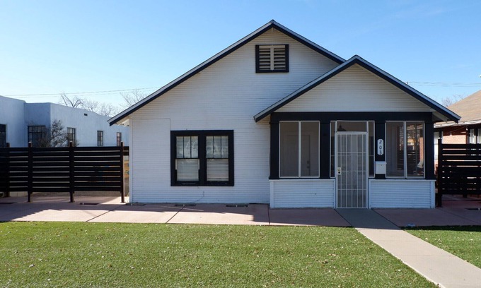 Albuquerque Cottage | Bricklight District Modern Cottage