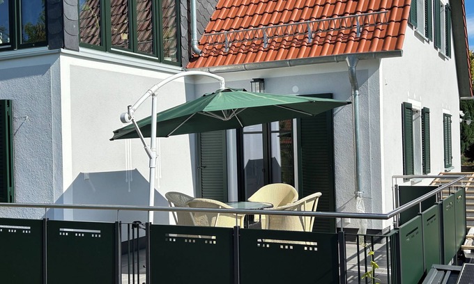 Fulda Apartment | Bright 87 sqm with Rhön view & sun terrace, city bus & A7 connection