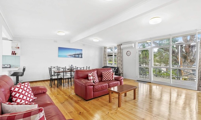 Anglesea House | Bright & Airy & Close to Everything