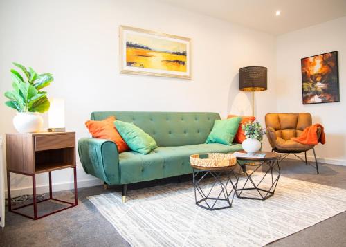 Holbrooks House | Bright and Stylish 3-bed House - Families and Contractors - Near Coventry Arena and M6