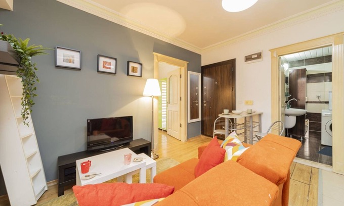 Muratpasa Apartment | Bright and Stylish Apartment in Muratpasa Center