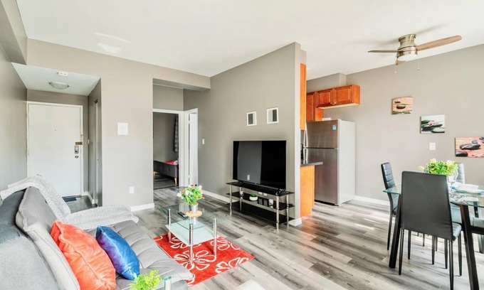 Rosedale Apartment | Bright & Cozy 1 King BR Apt with Netflix - in PRIME Location!
