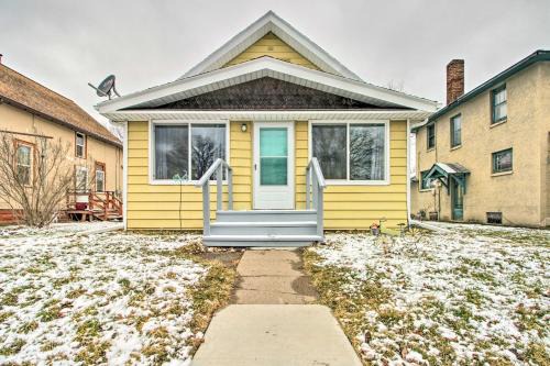 Crosby House | Bright Crosby Home - Walk to Main St and Beach!