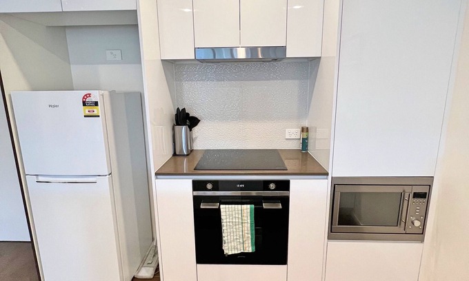 Braddon Apartment | Bright in Braddon! 1 bd 1bth Apt