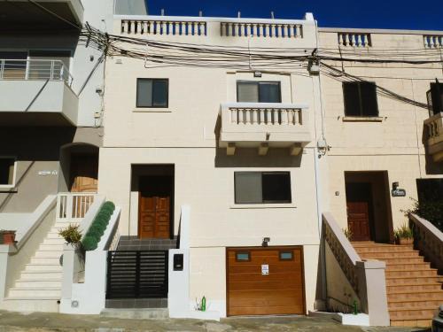 Tal-Ibrag House | Bright & Spacious Private Room, Bathroom & Terrace in Swieqi, Prime Location!