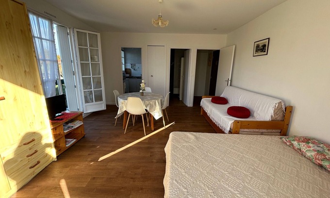 La Roche-Posay Apartment | Bright studio downtown with balcony