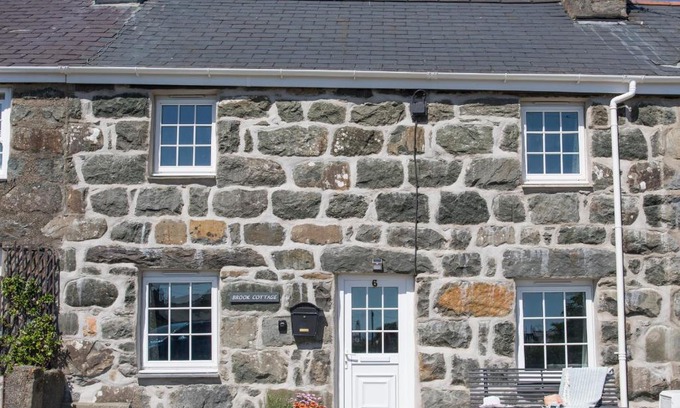 Criccieth House | Brook Cottage