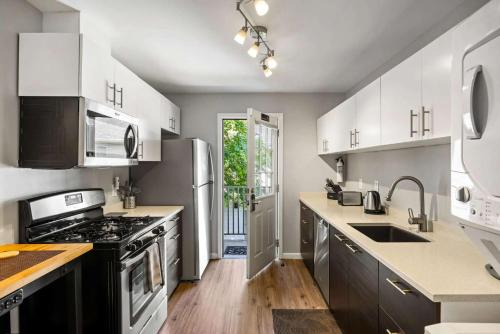 Brookwood Hotel | Brookwood Courtyard by BCA Furnished Apartments BCC1B 10 J