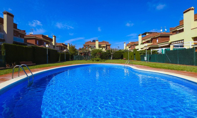 Cambrils Ski Chalet | BRUSELAS 2 Terraced House