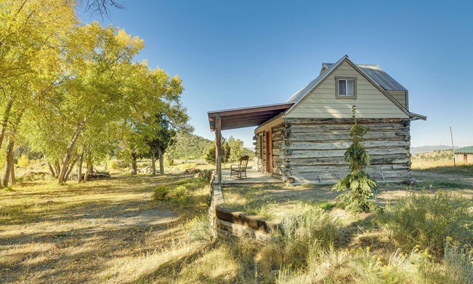 Southwestern Utah - Bryce Canyon Cabin | Bryce Canyon Basecamp: Historic Homesteader Cabin