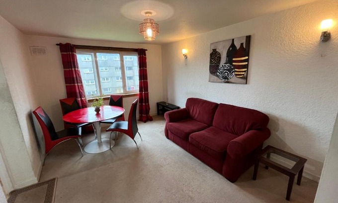 Ellemford Apartment | Budget flat by Saughton tram stop