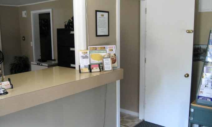 Ironwood Hotel | Budget Host Cloverland Motel