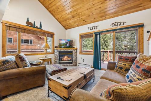 Fall River Estates Apartment | Bugle Pointe A01 by Estes Park Condos