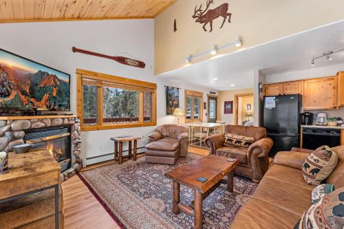 Fall River Estates Apartment | Bugle Pointe A04 by Estes Park Condos