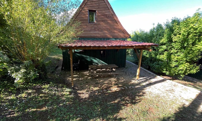 Saint-Avit-Senieur Ski Chalet | Bullfinch, Gîte in Dordogne