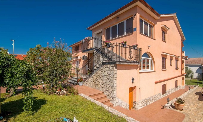 Porat Apartment | Bungalov Prendivoj with spacious garden