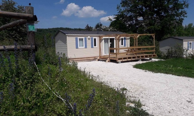 Le Frasnois House | Bungalow 1: Lakes 800m and Cascades 2km away