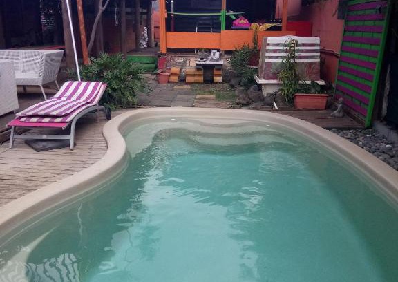 La Possession House | Bungalow accès piscine jaccuzzi chez Kat et rico