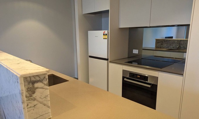 Capital Hill Apartment | Burbury Bonanza @ Barton!