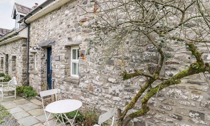 Llandeilo Cottage | Buzzards Watch