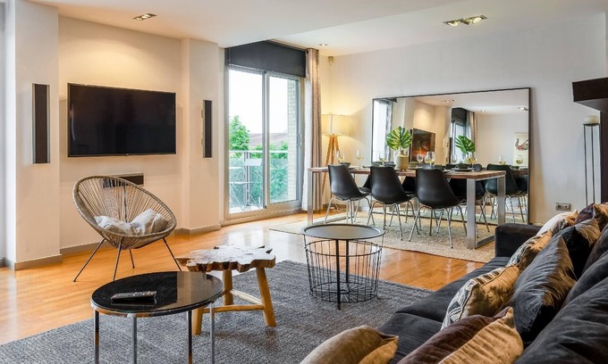 La Vila Olimpica del Poblenou Apartment | By Barcelona’s most luxurious shoreline, in the former Olympic Village, a 5 room private penthouse