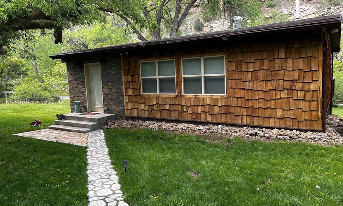Hot Springs Cottage | C&D's Cottage pet friendly-pet fee for pets-double fee if pet is snuck in.