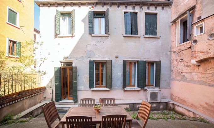Castello Apartment | Ca Lion