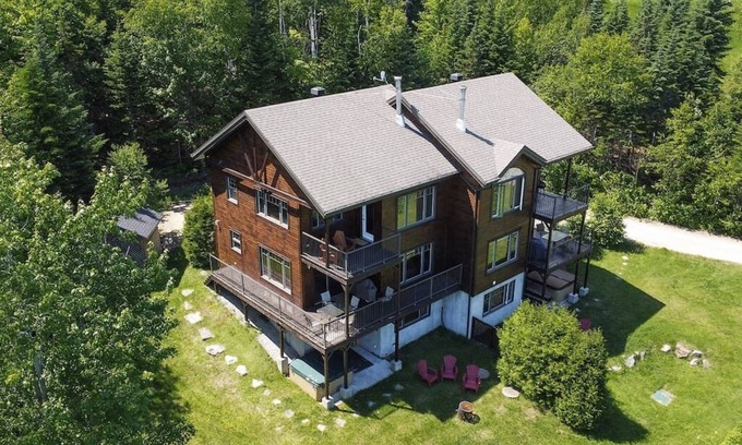 Petite-Riviere-Saint-Francois Ski Chalet | Hôtel à la maison - L'Arlésien, aire du massif, spa et vue