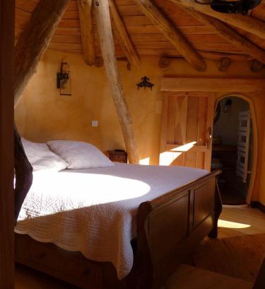 Salignac-Eyvignes Bed & Breakfast | Cabane-hobbit de Samsaget