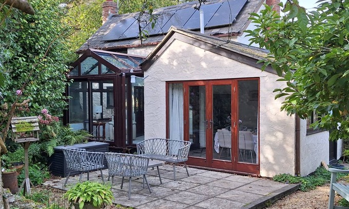 Honiton Cottage | Cabin ∙ 1 bedroom ∙ 2 guests