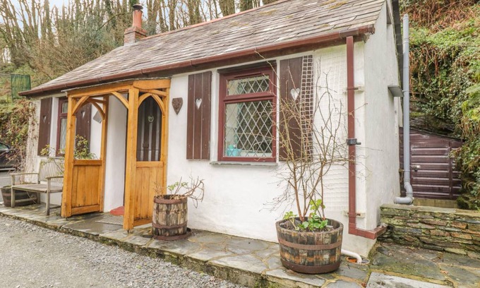 Tintagel Cottage | Cabin ∙ 1 bedroom ∙ 2 guests