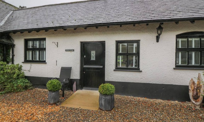 Trawscoed Cottage | Cabin ∙ 1 bedroom ∙ 2 guests