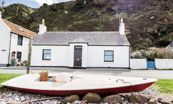 Fraserburgh Cottage | Cabin ∙ 1 bedroom ∙ 2 guests