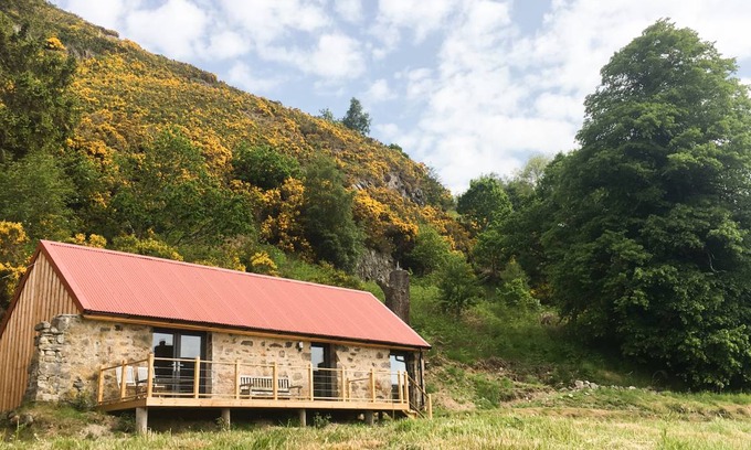 Glen Urquhart Cottage | Cabin ∙ 1 bedroom ∙ 2 guests