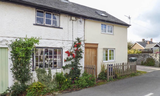 Clun Cottage | Cabin ∙ 1 bedroom ∙ 2 guests