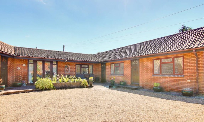 Netley Cottage | Cabin ∙ 2 bedrooms ∙ 6 guests