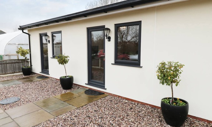 Thornton-Cleveleys Cottage | Cabin ∙ 2 bedrooms ∙ 4 guests